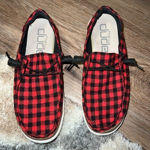 Womens Wendy Hey Dude shoes size 9